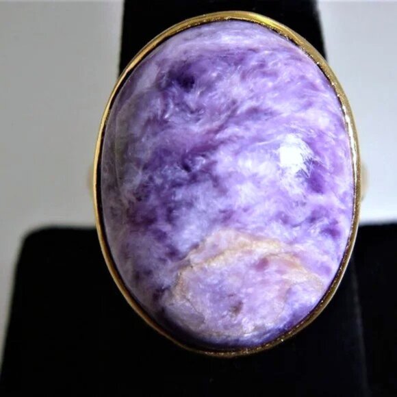 Vintage Solid 18K 750 Yellow Gold Russian Purple Violet Charoite Cabochon Ring - Picture 2 of 12